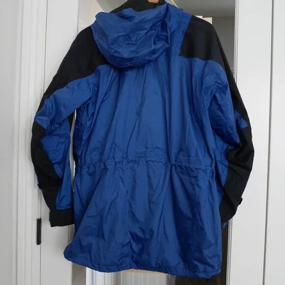 The North Face Gore-Tex Women's Ski Jacket - Picture 2 of 7